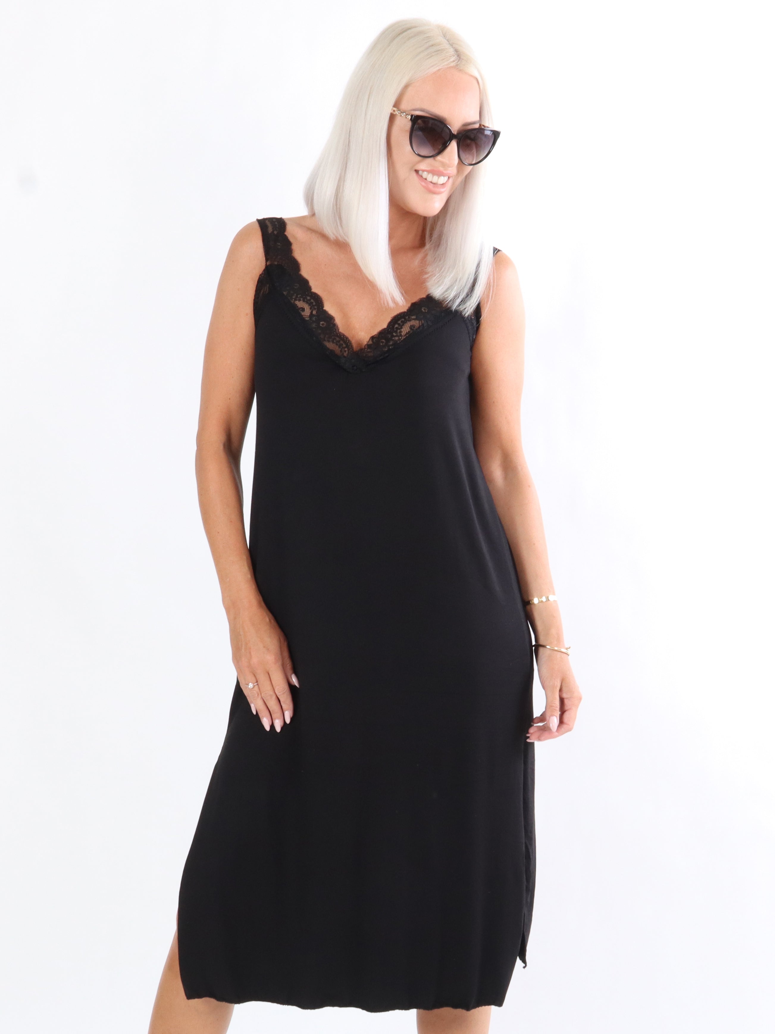 Anastasia - Kjole med blonde stropper